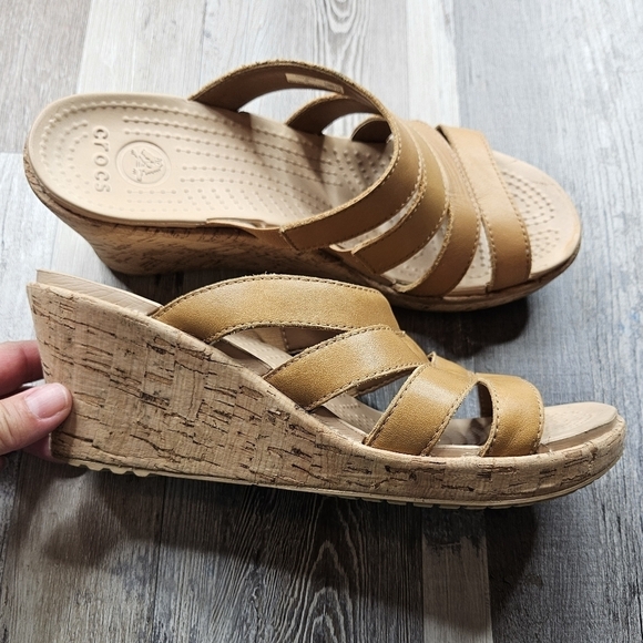 Crocs A-Leigh Leather Slide Sandal Tan/Cork Size 9 200414 - Picture 2 of 8